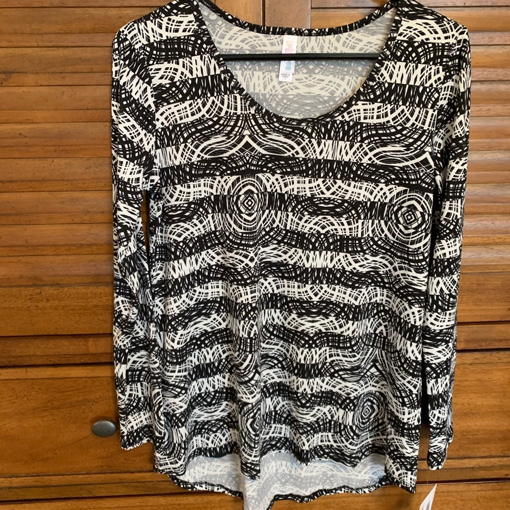 NWT LulaRoe high low shirt